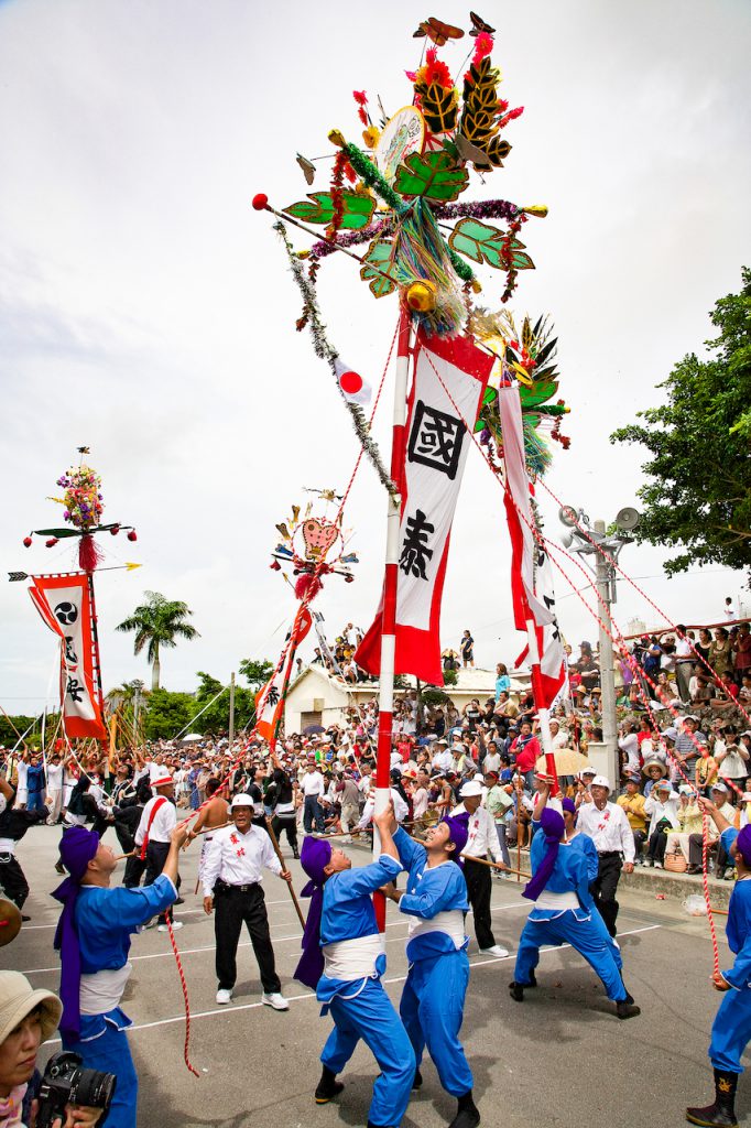 沖縄の 綱引き 見どころは力比べだけじゃない 沖縄のお祭り オリオンストーリー