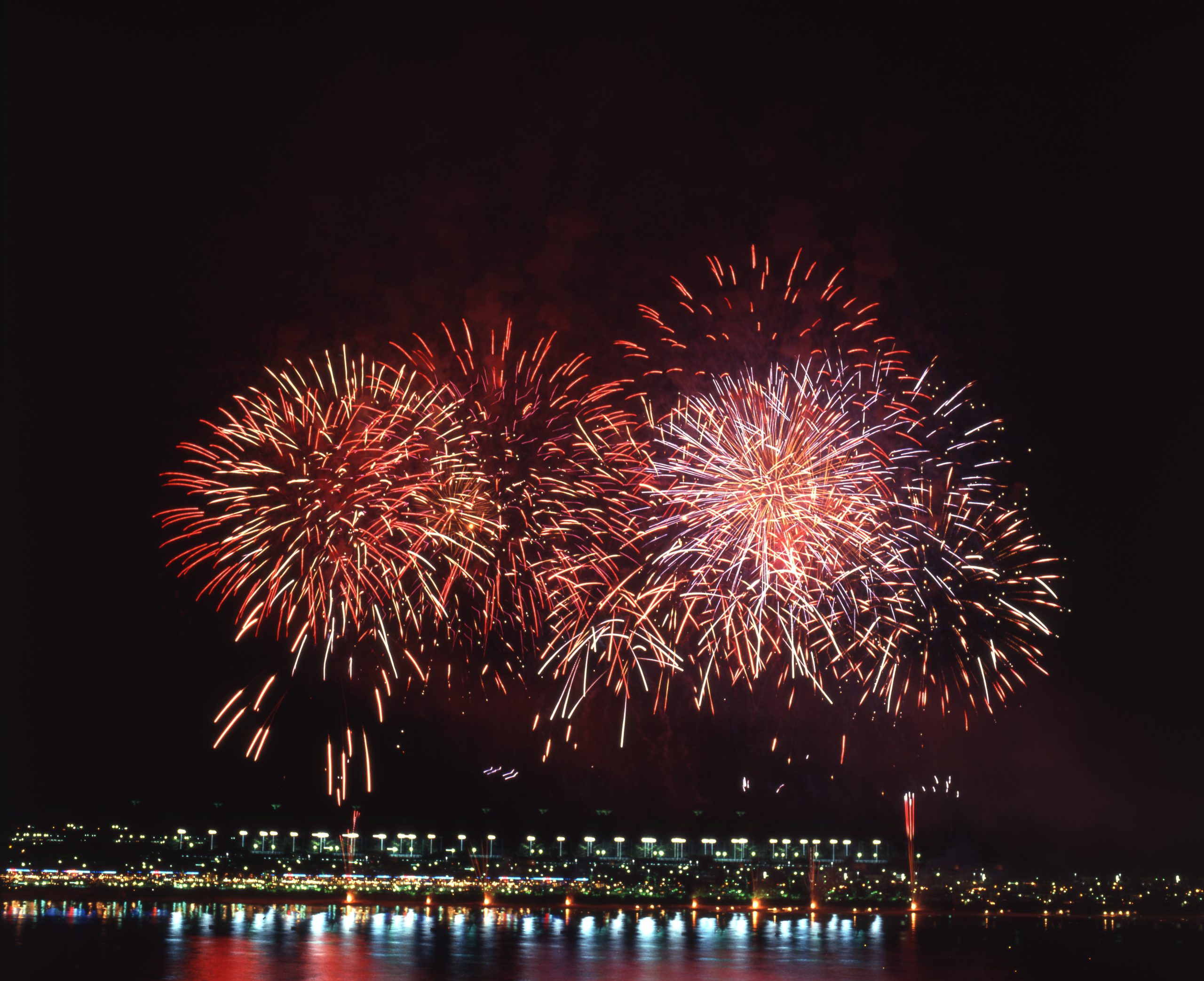 沖縄の夜空を彩る！ 花火イベントまとめ【2022～2023年版】 – オリオン